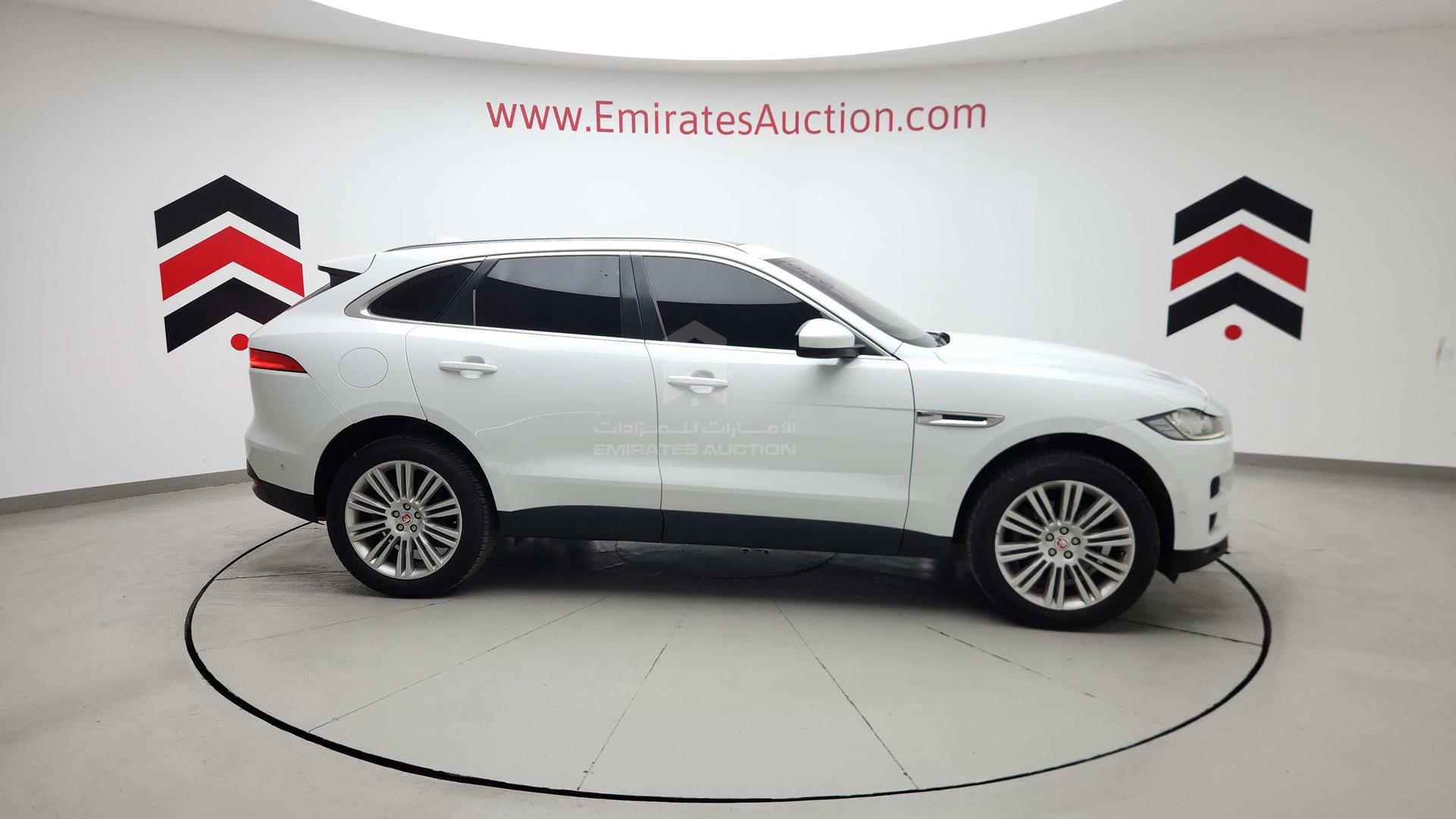 2017 JAGUAR F-PACE VIN: SADCA2BV7HA077179