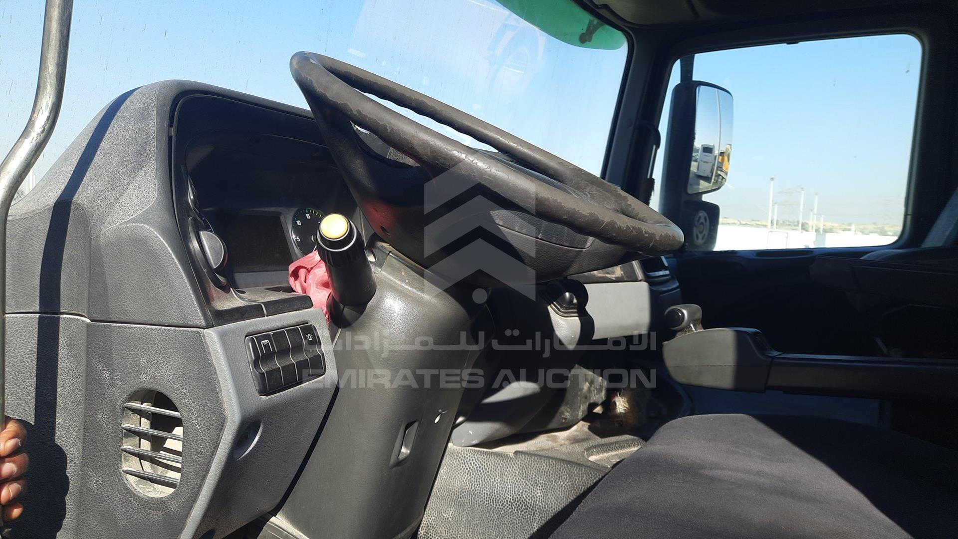 2009 MERCEDES ACTROS VIN: WDAKHCAA39L405584