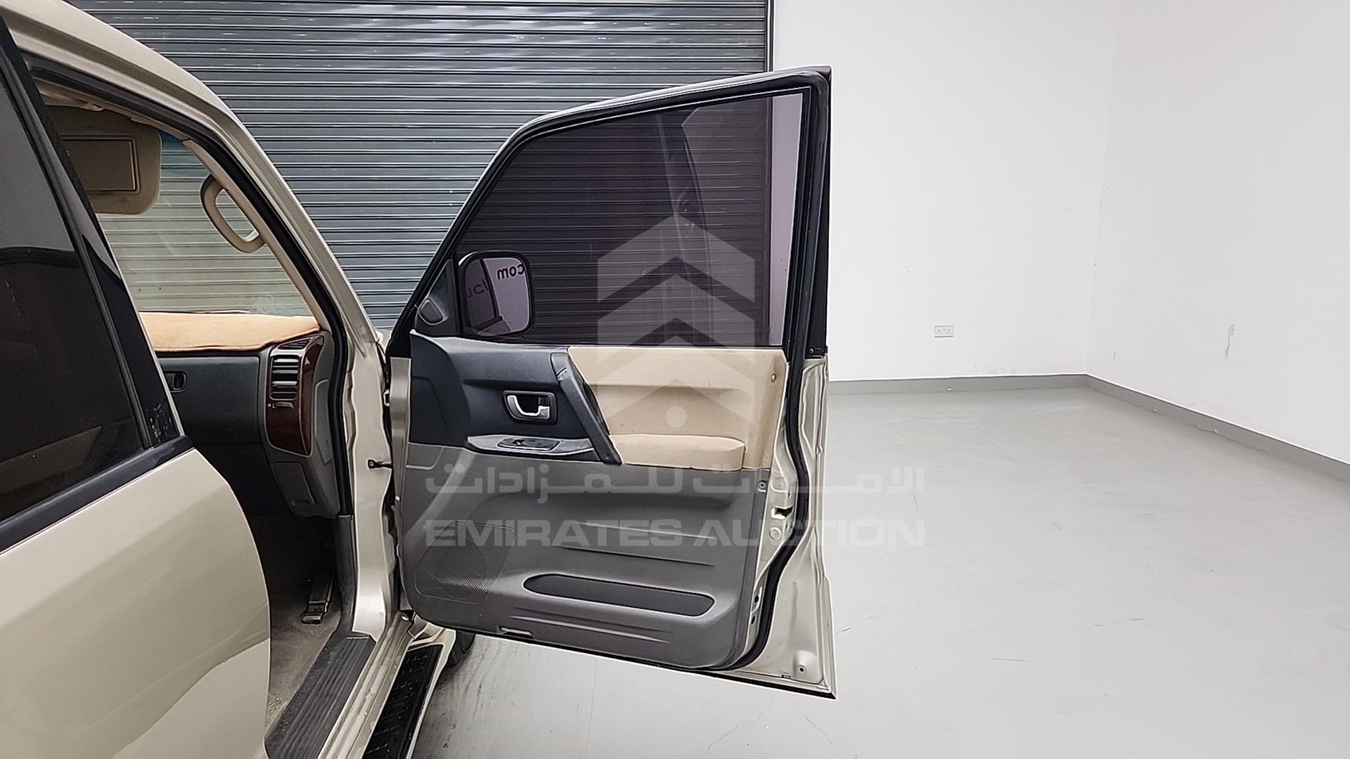 2007 MITSUBISHI PAJERO VIN: JMYLRV73W7J700766