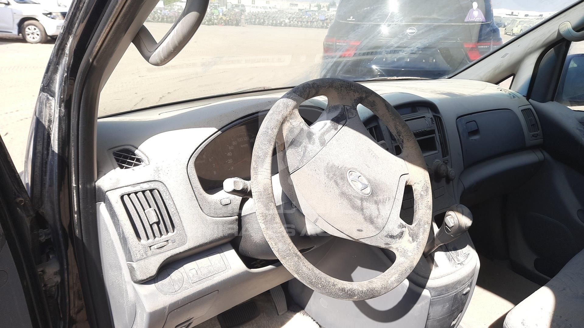 2011 HYUNDAI H1 VIN: KMJWA37R5BU239921