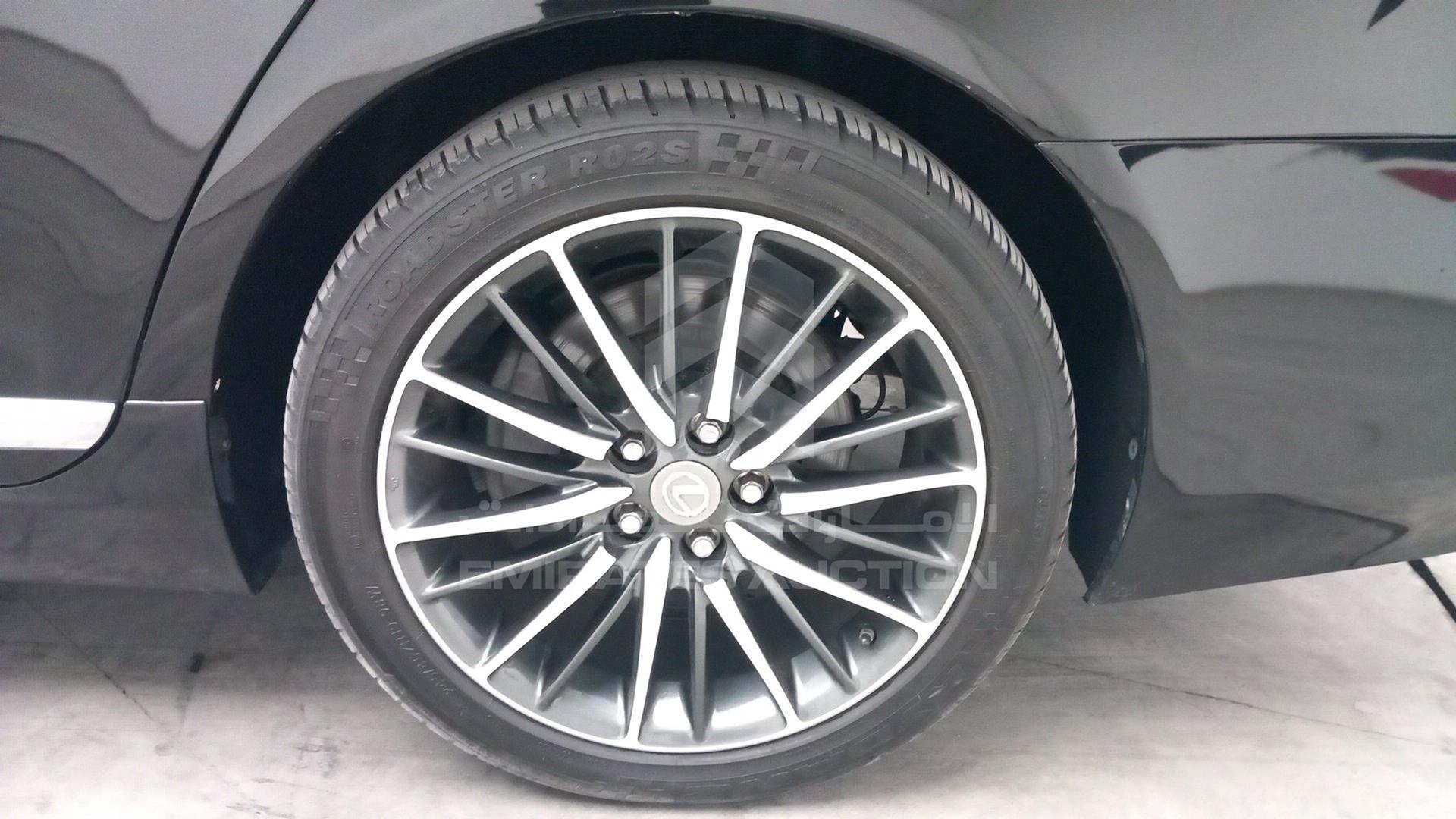 2013 LEXUS LS 460 L VIN: JTHCL5EF9D5019233