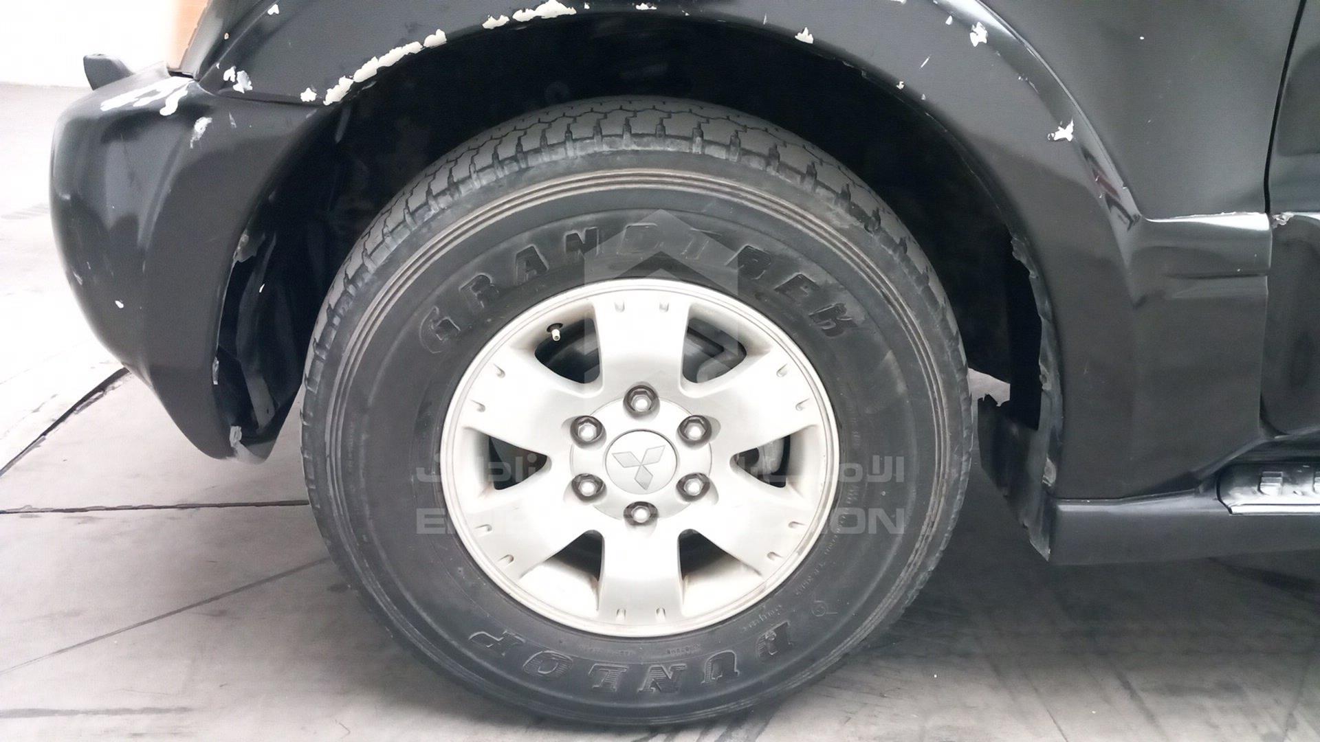 2007 MITSUBISHI PAJERO VIN: JMYMRV63W7J706149