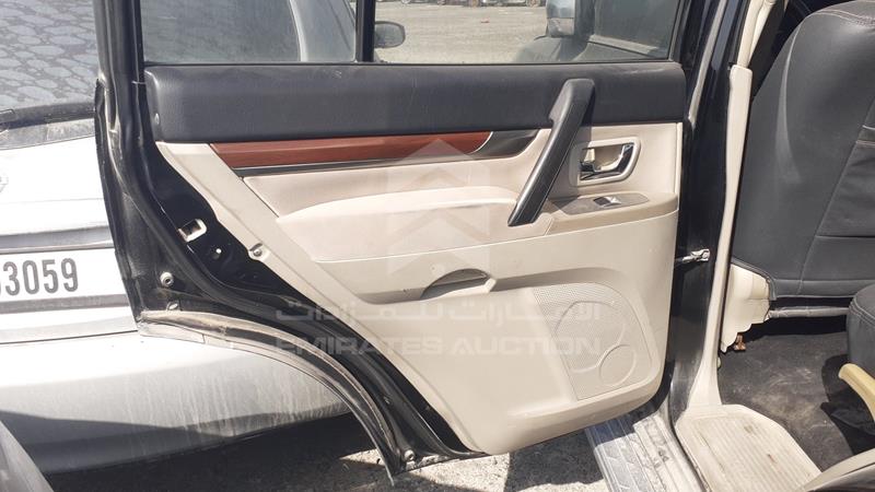 JMYLRV93W8J706001 Auction: EmiratesAuction Lot: 408570 JMYLRV93W8J706001 Mitsubishi Pajero 2008 BLACK Photo 17