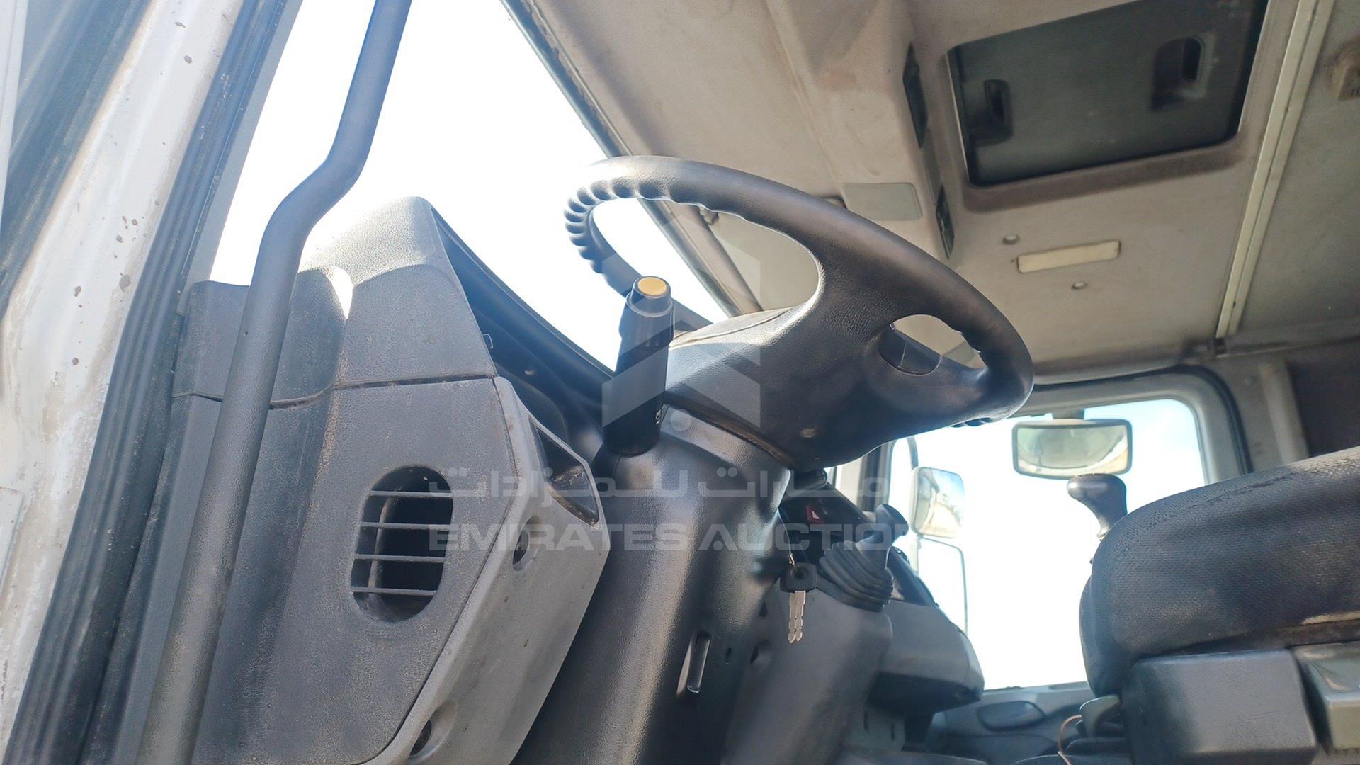 2011 MERCEDES ACTROS VIN: WDAKHCAA0BL590781