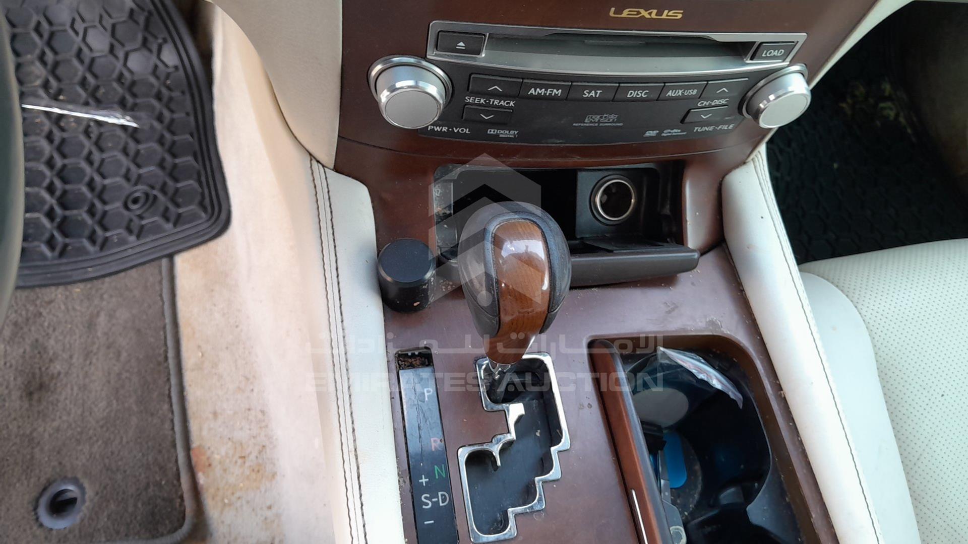 2011 LEXUS LS 460 VIN: JTHCL5EF7B5010074