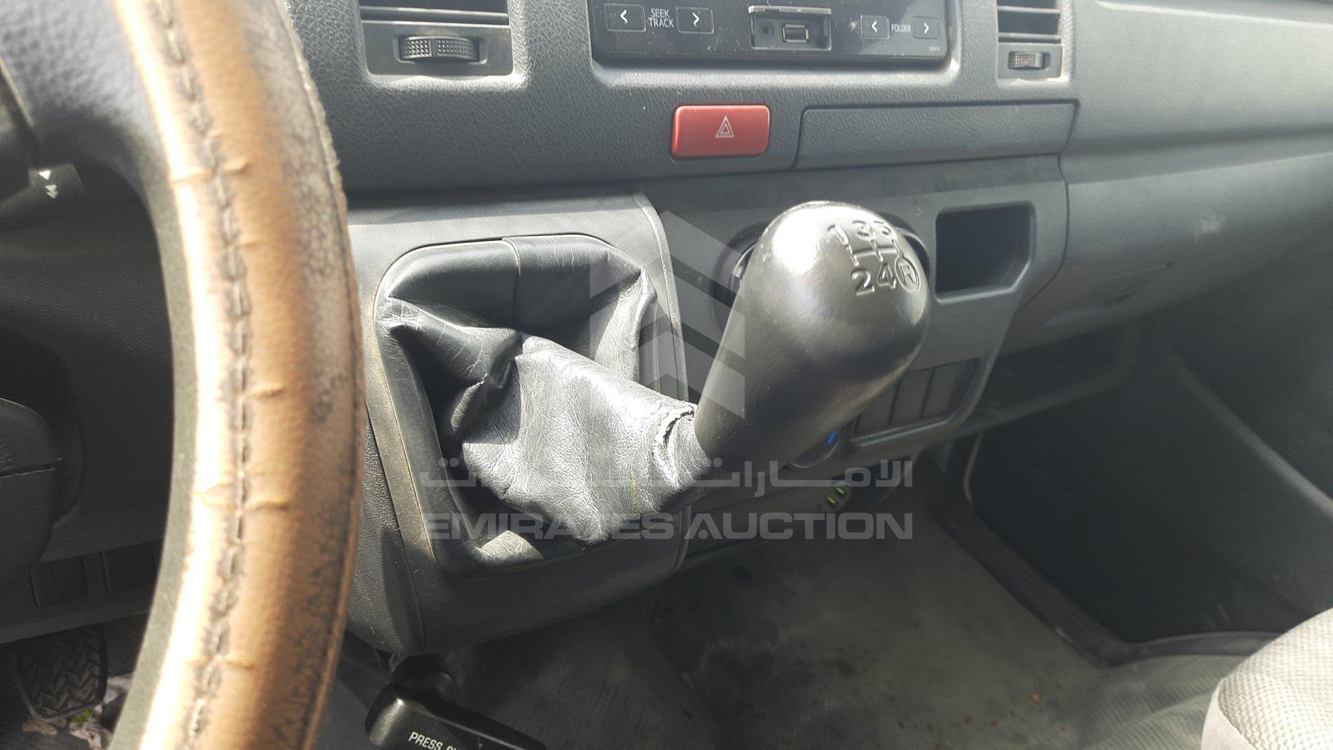 JTFHX02P7F0100427 - 2015 Toyota Hiace - #394257