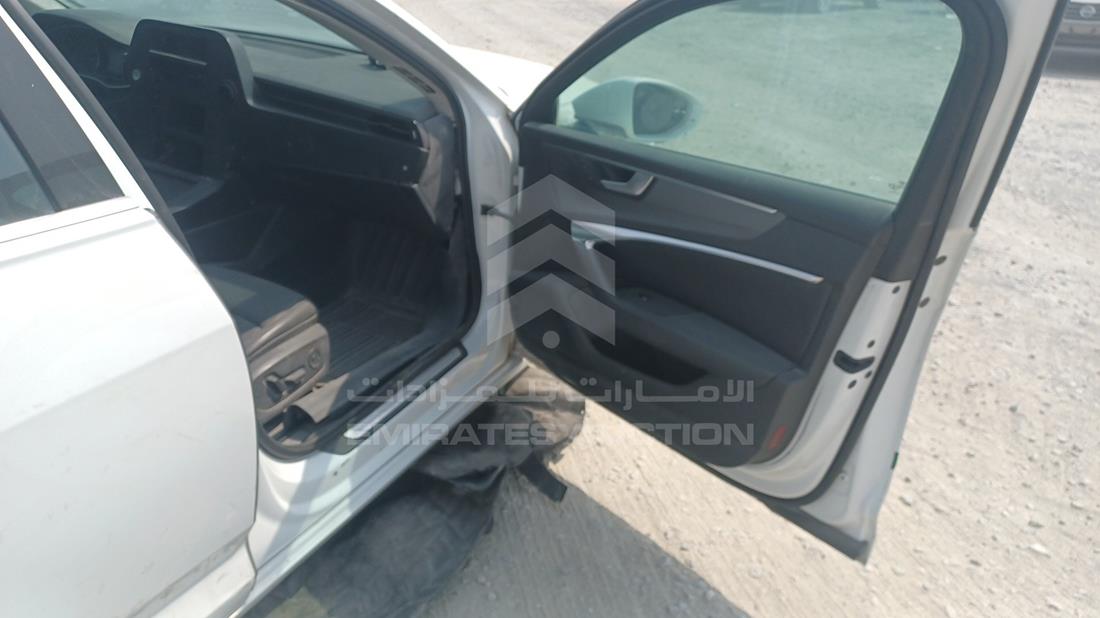 اودي ايه 6 2020 — الباب الأمامي الأيمن — صورة 23