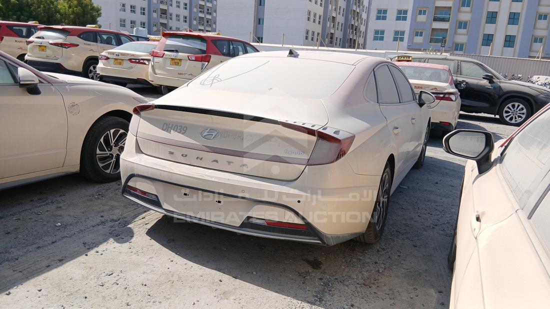هيونداي سوناتا هجينة 2021 — الزاوية الخلفية اليمنى — صورة 9
