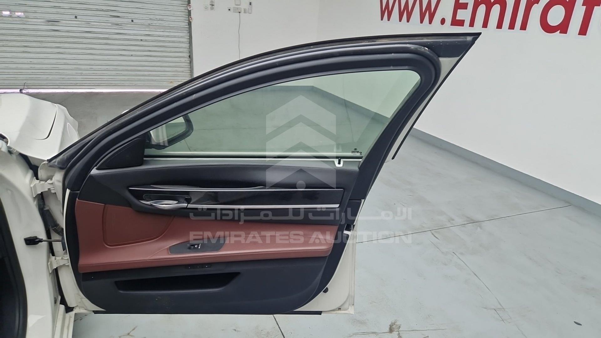 2011 BMW 750 VIN: WBAKB8101BC345410