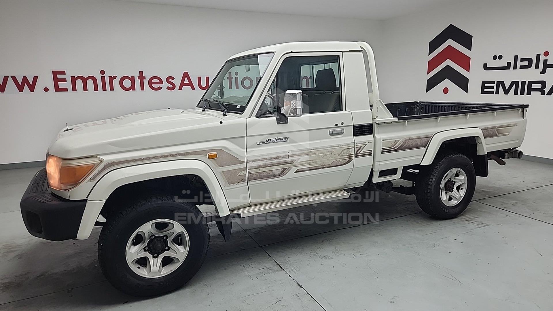2013 TOYOTA LAND CRUISER PICKUP VIN: JTFLU73J6D4538691
