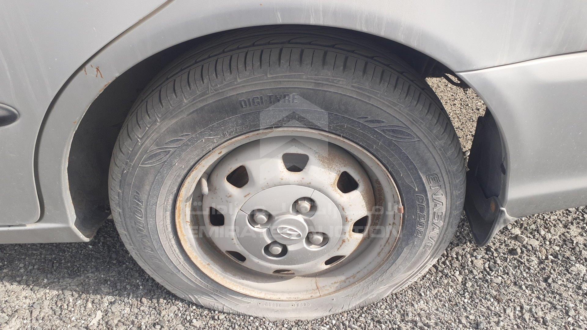 2001 HYUNDAI ACCENT VIN: KMHCG41FP1U185828