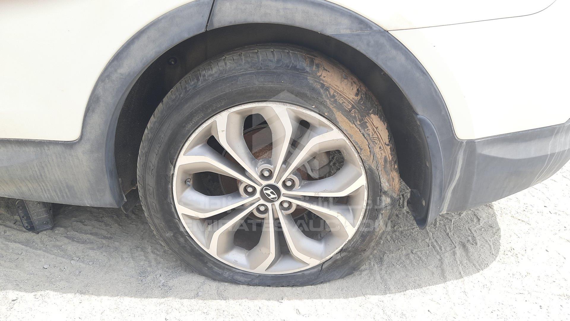 2014 HYUNDAI SANTA FE VIN: KMHSU81E4DU073033