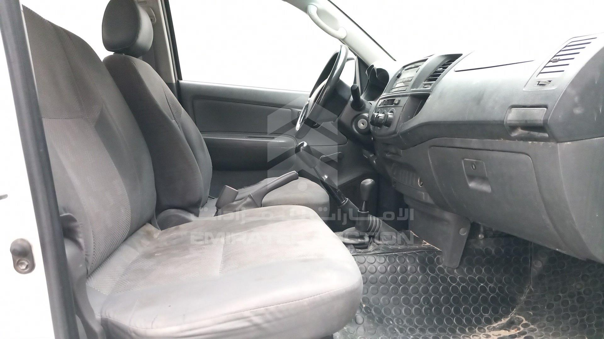 2013 TOYOTA HILUX VIN: MR0FX22G6D1360368
