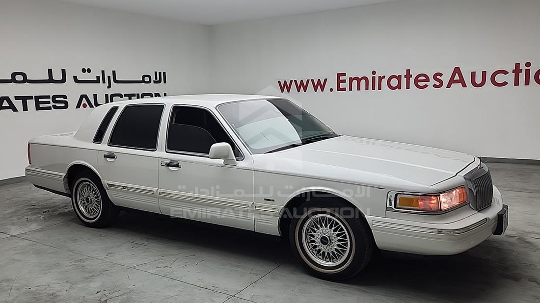 لينكولن تاون كار 1996 — الزاوية الأمامية اليمنى — صورة 9