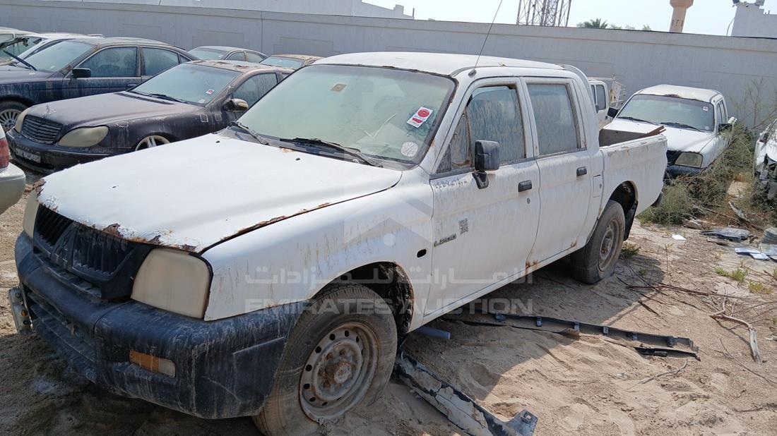 2005 Mitsubishi L 200 — Front Left Angle — Photo 5