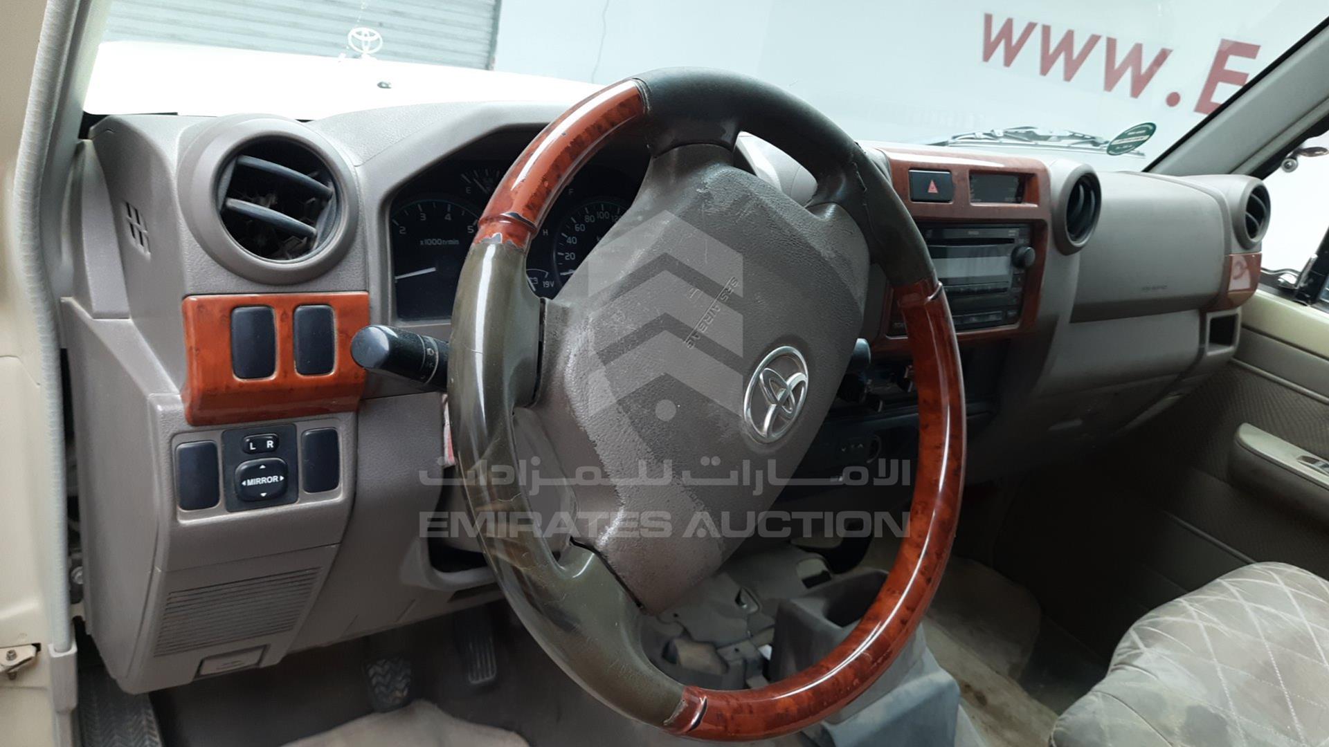 2011 TOYOTA LAND CRUISER VIN: JTFLU73J5B4521104