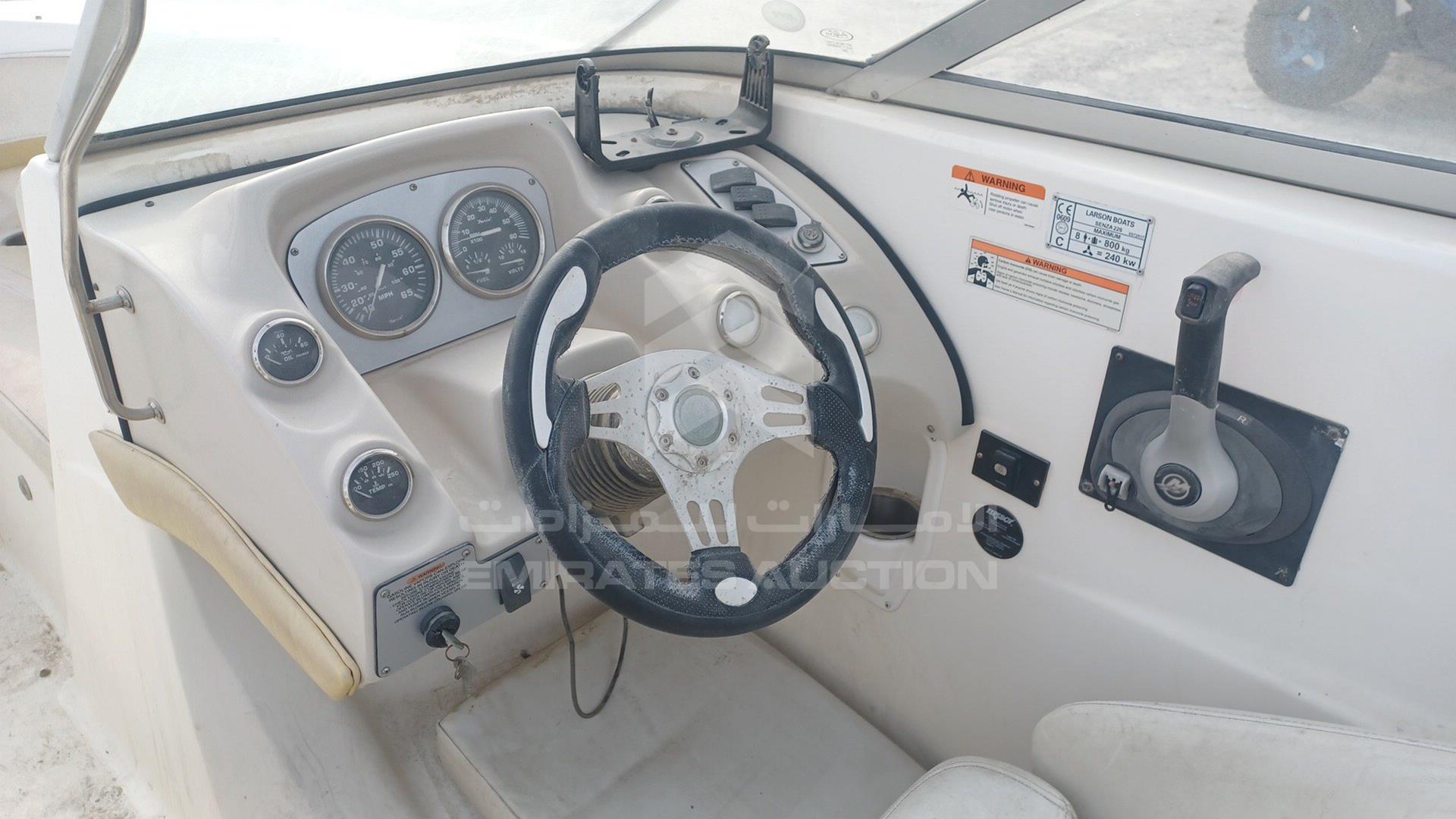 0 BOAT + TROLLEY --- VIN: USLAR86239I708