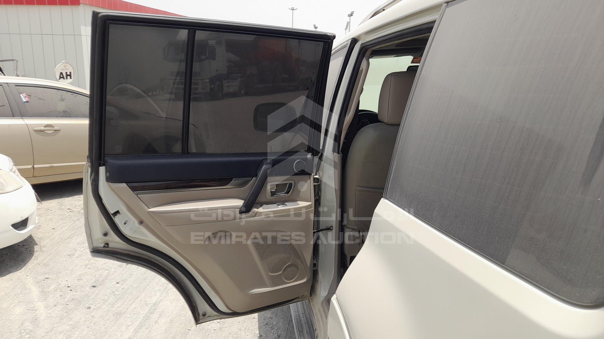 2010 MITSUBISHI PAJERO VIN: JMYLRV95WAJ711426