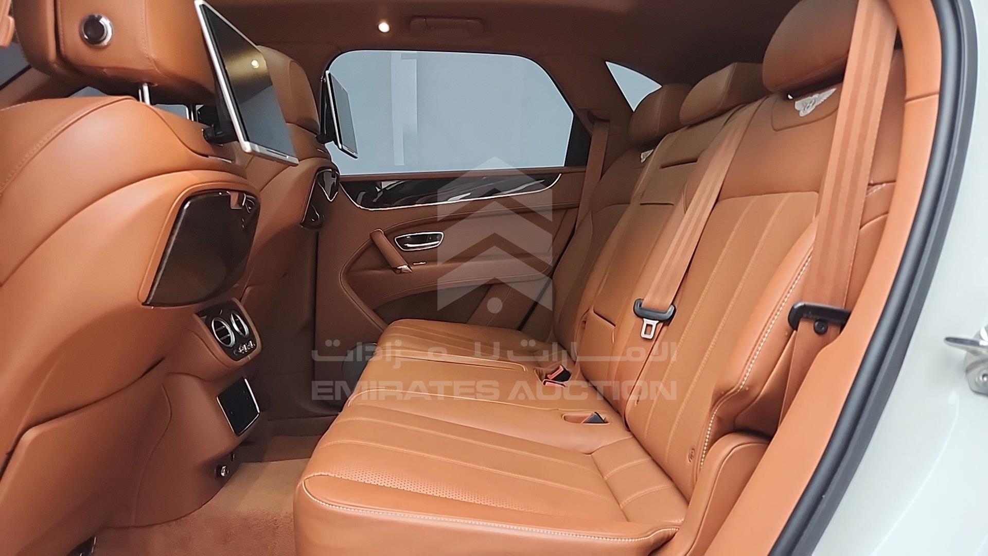 2018 BENTLEY BENTAYGA VIN: SJAAL1ZV5JC022898