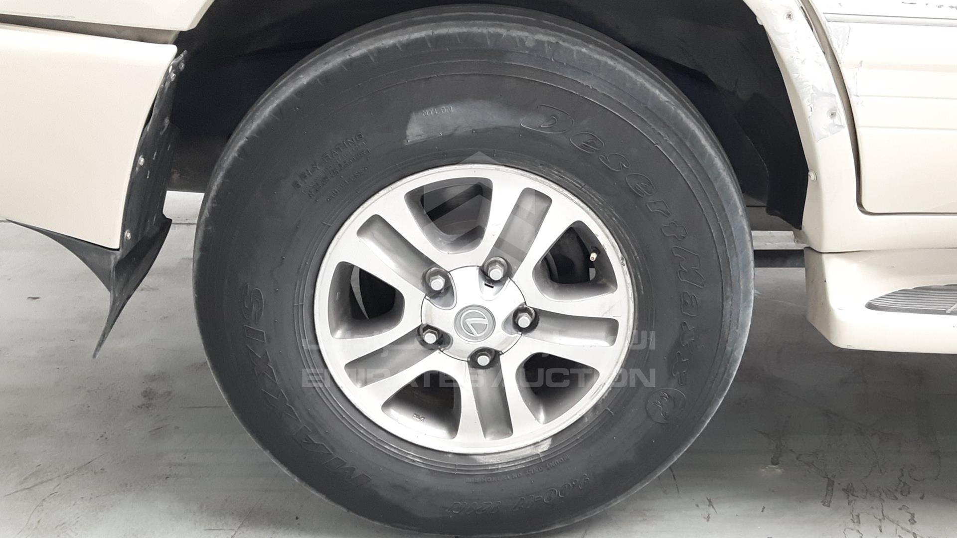 2004 LEXUS LX 470 VIN: JTJHT00W543537432