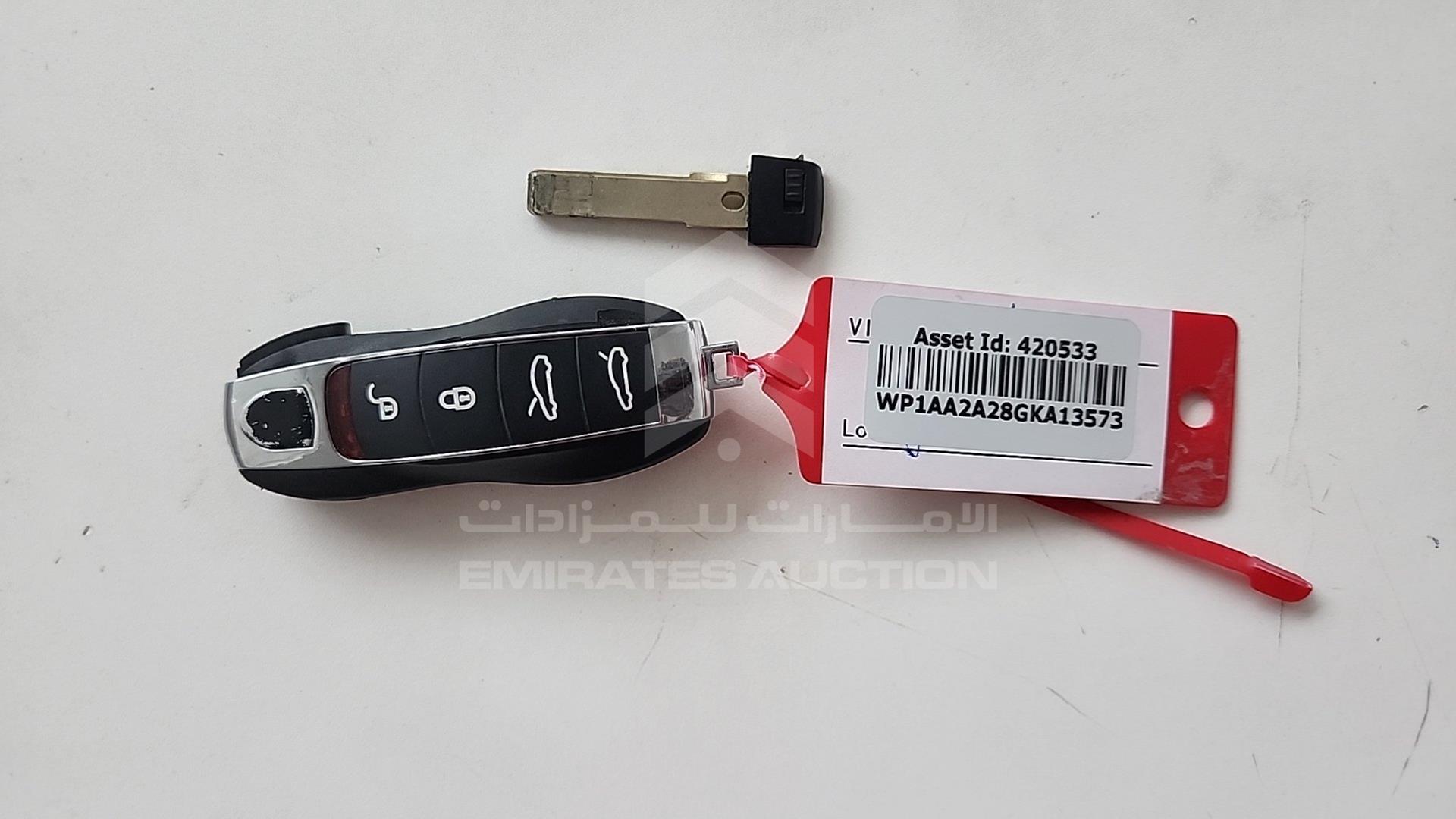 2016 PORSCHE CAYENNE VIN: WP1AA2A28GKA13573
