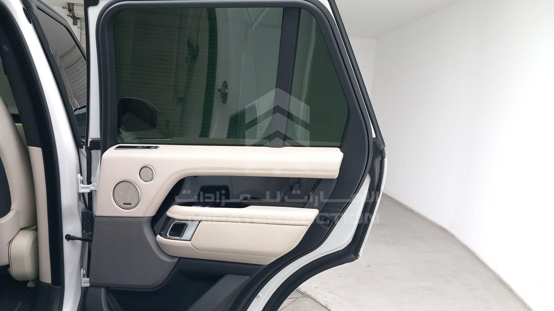 2018 RANGE ROVER HSE VIN: SALGA2BV0JA389243