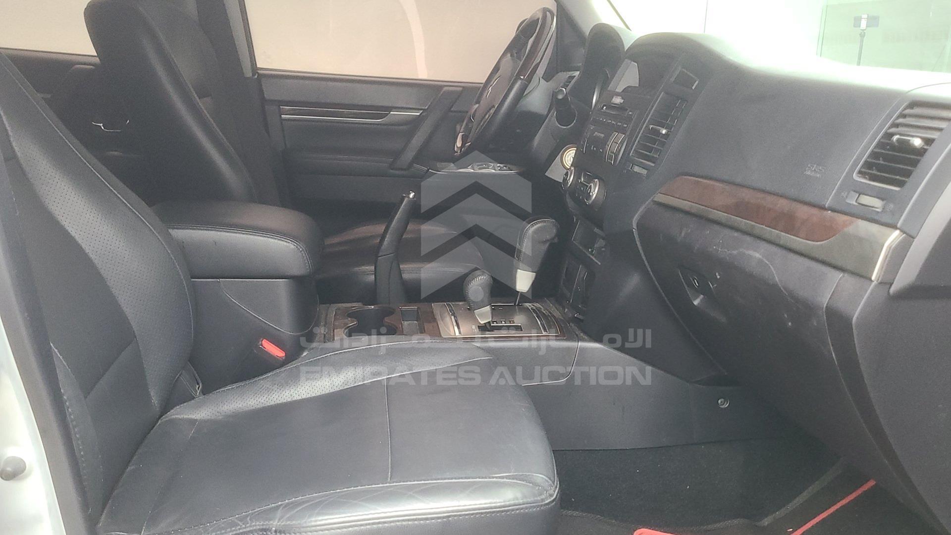 2011 MITSUBISHI PAJERO VIN: JMYLRV95WBJ704959