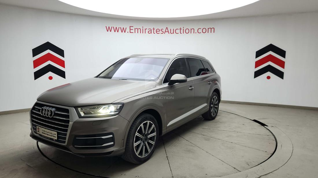 2016 Audi Q7 — Front Left Angle — Photo 8