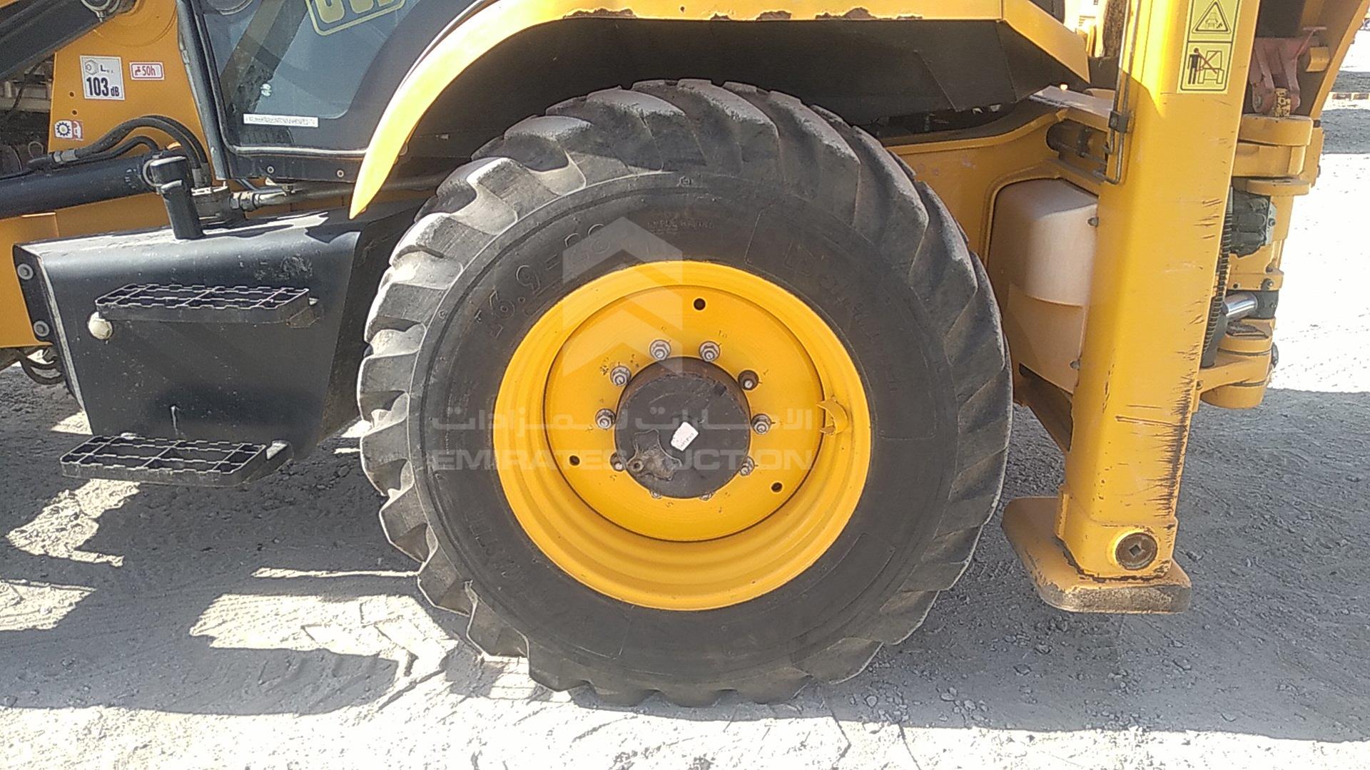 2015 JCB 3DX VIN: HAR3DXSSC01888501