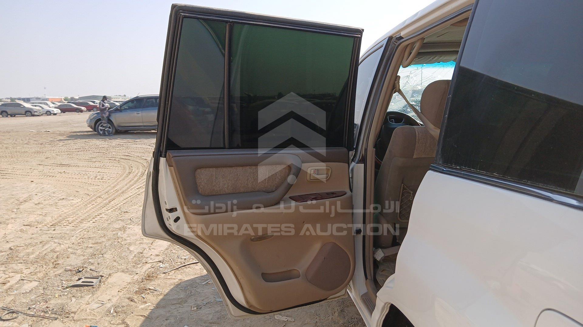 2002 TOYOTA LAND CRUISER VIN: JTEHT05J322021178