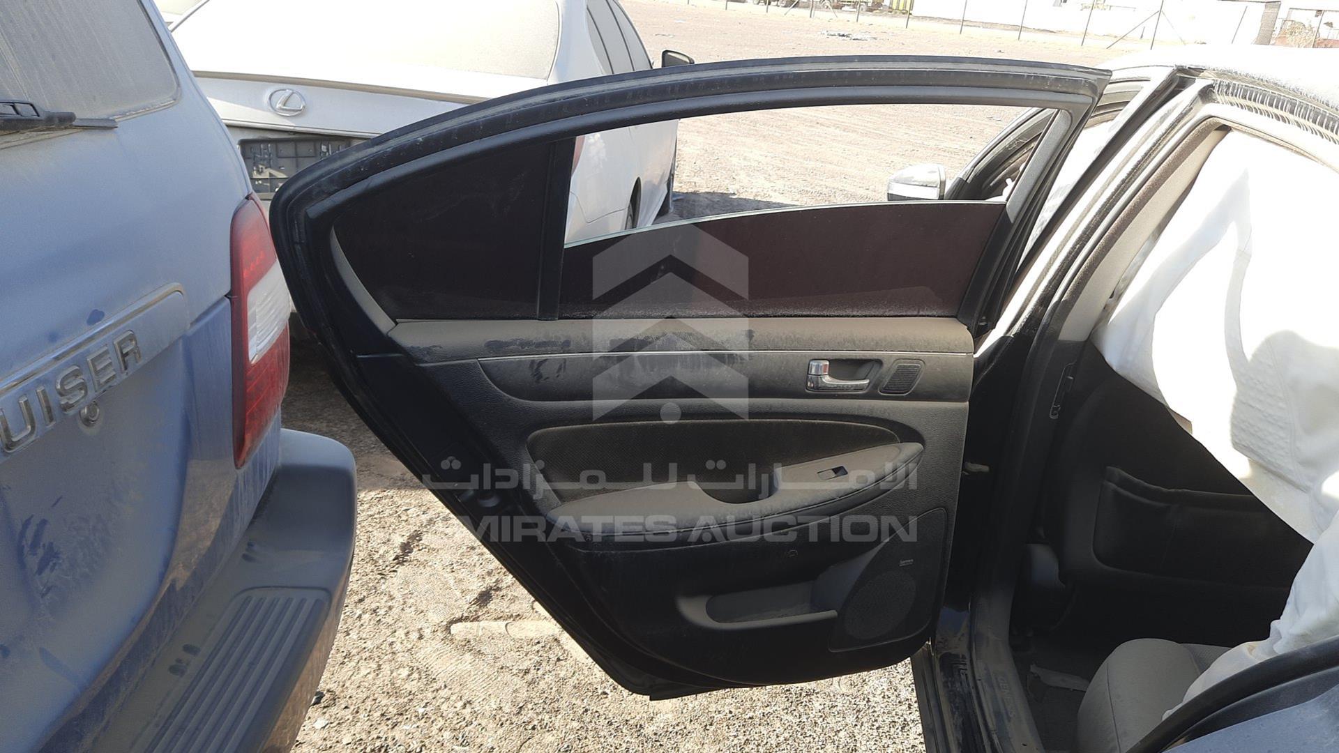 2009 HYUNDAI GENESIS VIN: KMHGC46F49U050460