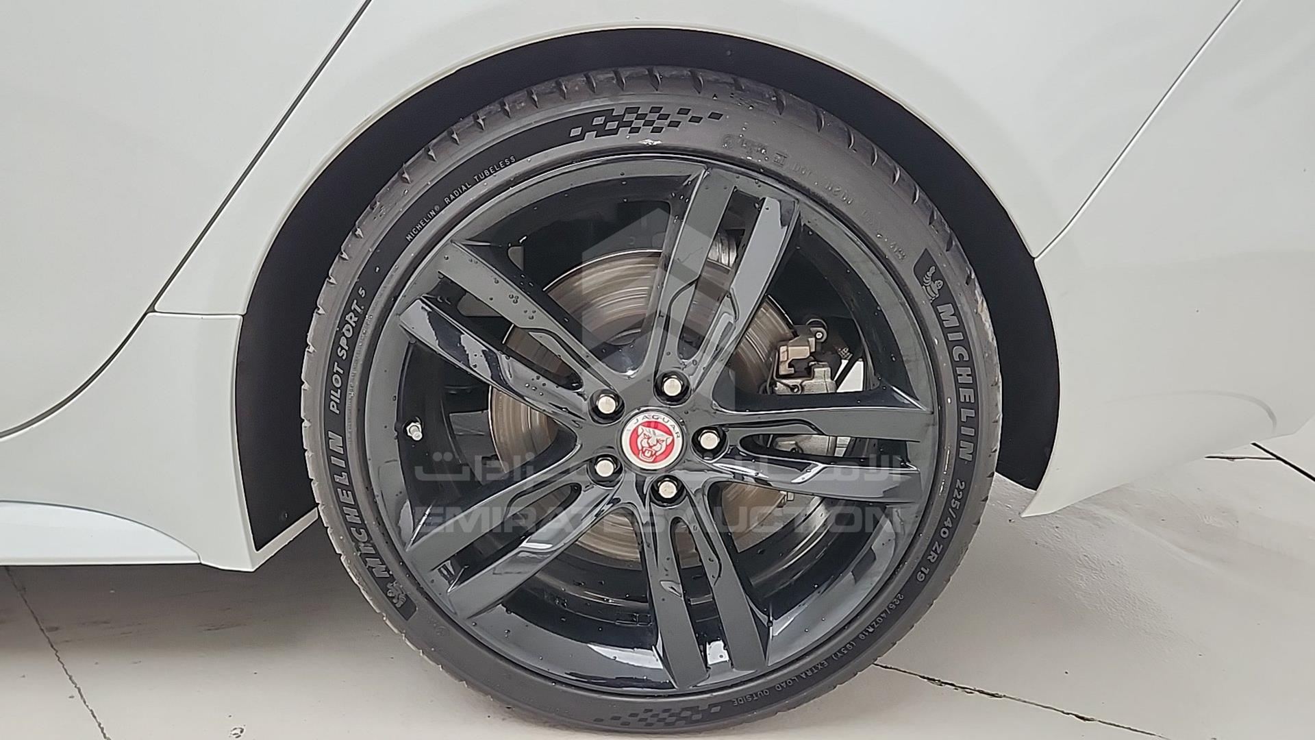 2016 JAGUAR XE VIN: SAJAB4BG8GA924028