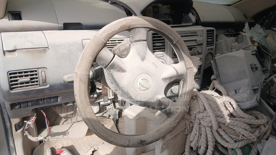 2004 Nissan X-Trail — Steering & Mounted Controls — Photo 13