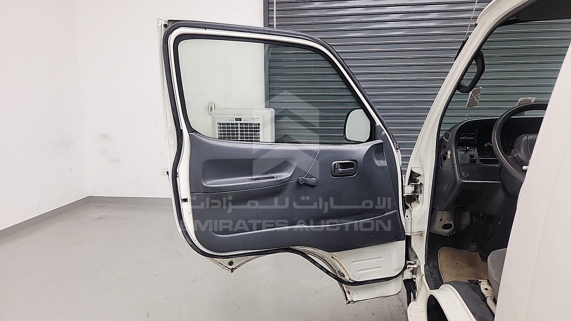 2004 TOYOTA HIACE VIN: JT4ZR119747014734