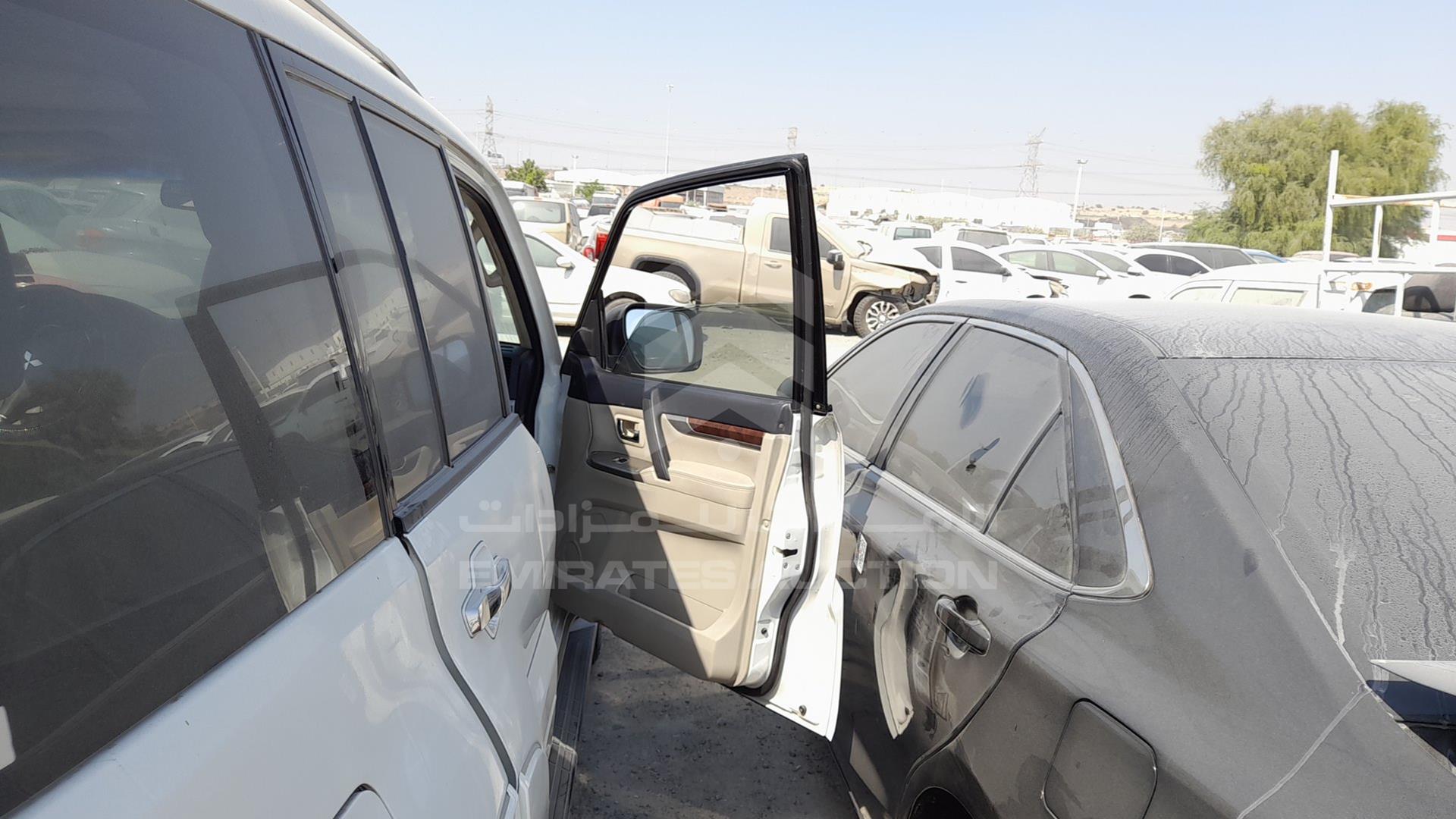 2014 MITSUBISHI PAJERO VIN: JMYLRV95WEJ705109