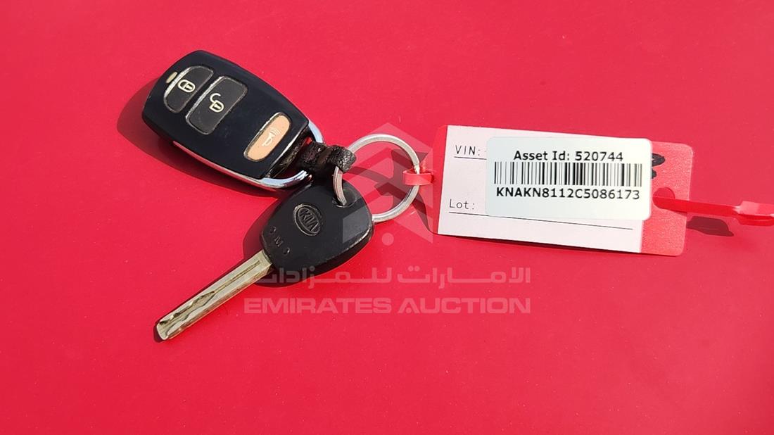 2012 Kia Mohave — Keys — Photo 5
