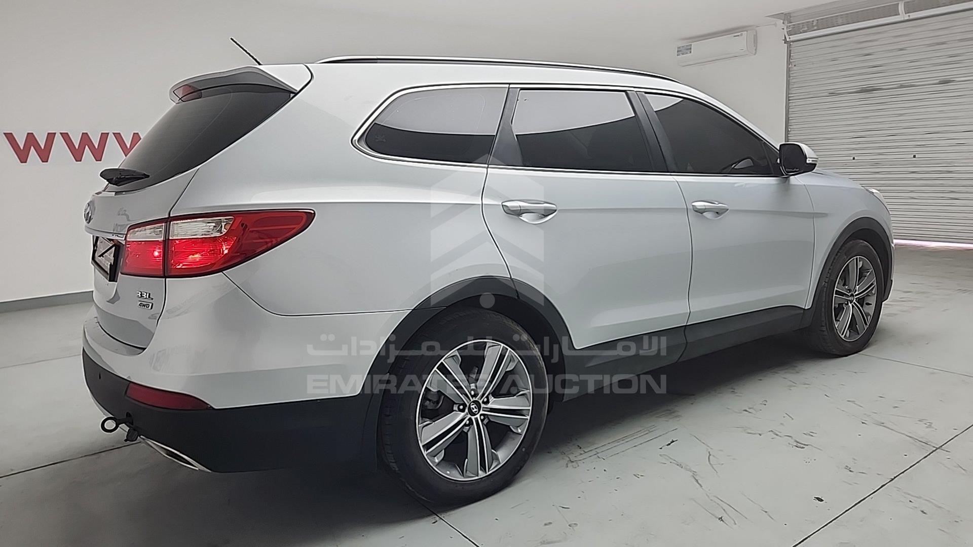 2016 HYUNDAI SANTA FE VIN: KMHSM81E2GU116160