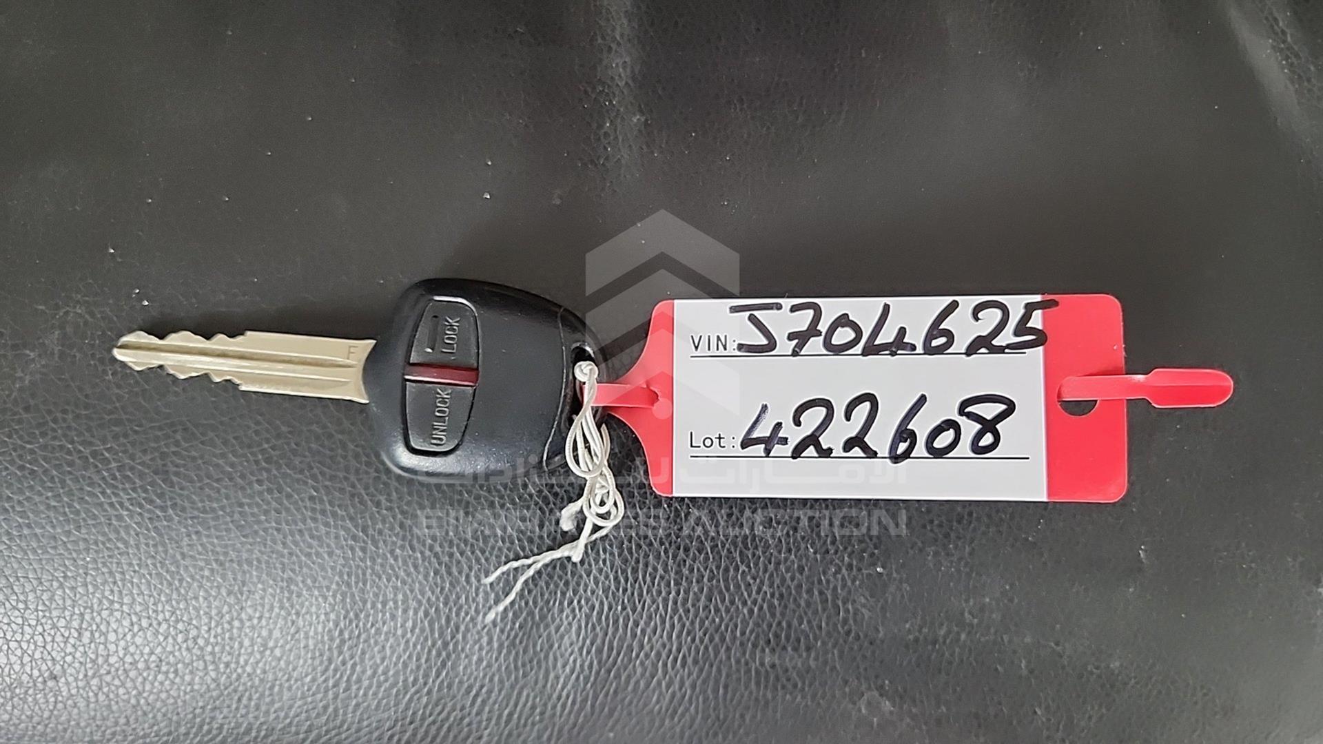 2011 MITSUBISHI PAJERO VIN: JMYMRV85WBJ704625