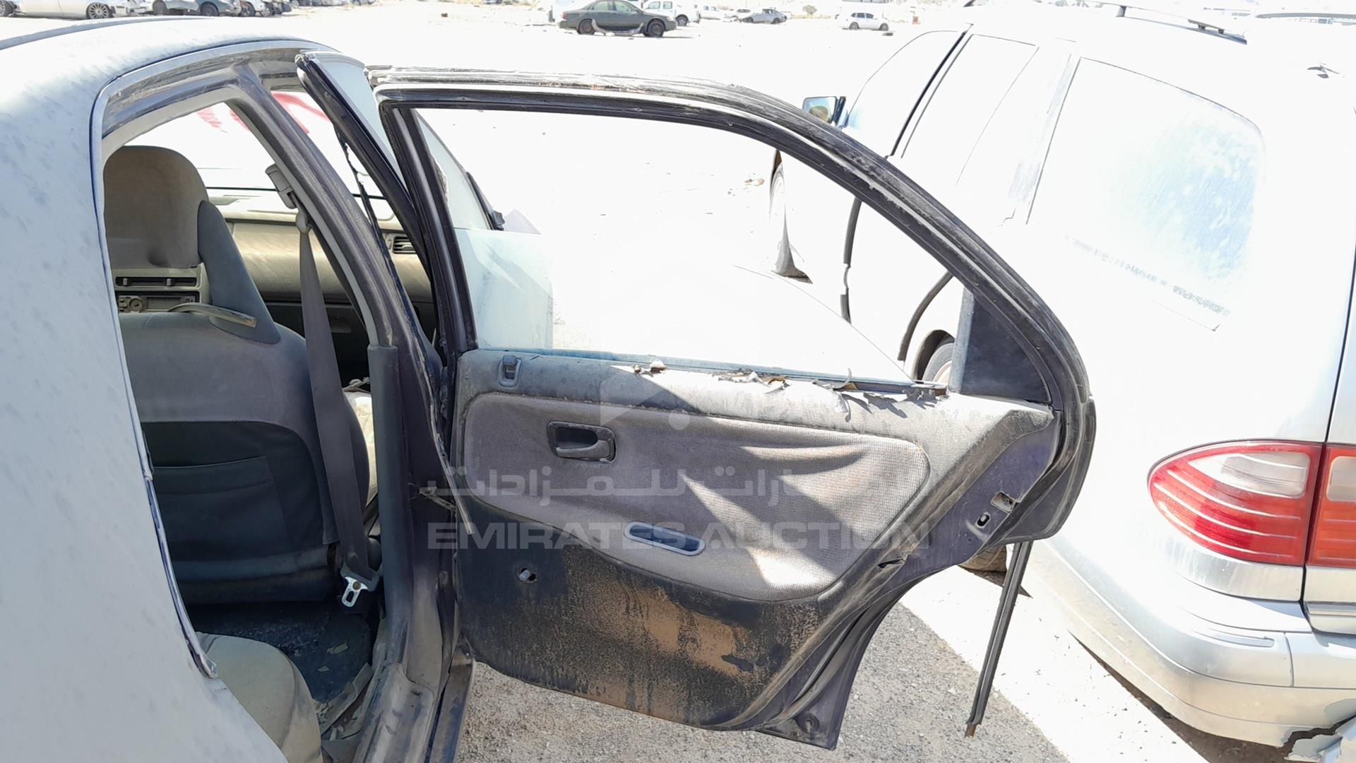 0 HONDA CIVIC VIN: 1HGEG8644SL023357
