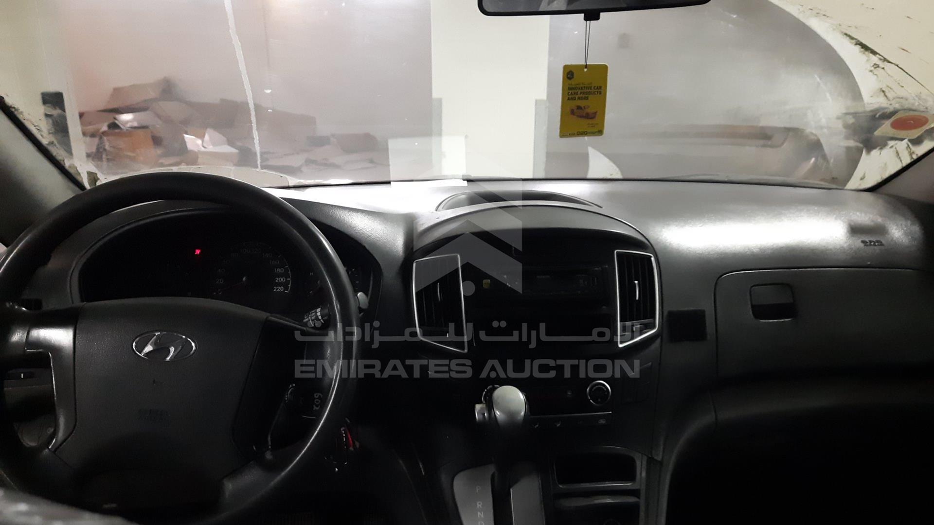 2018 HYUNDAI H1 VIN: KMHWG81RXJU967562