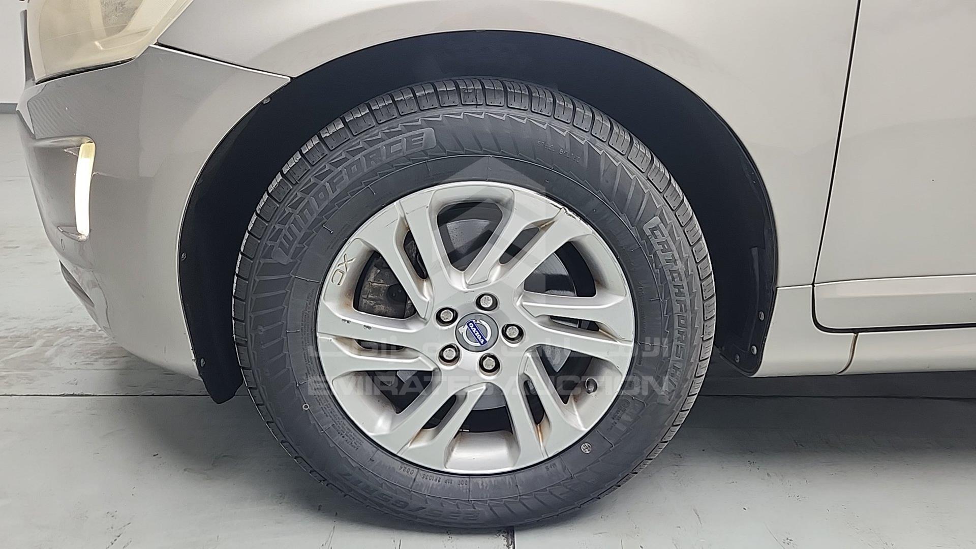 2014 VOLVO XC 60 VIN: YV147HDZ1E2559227
