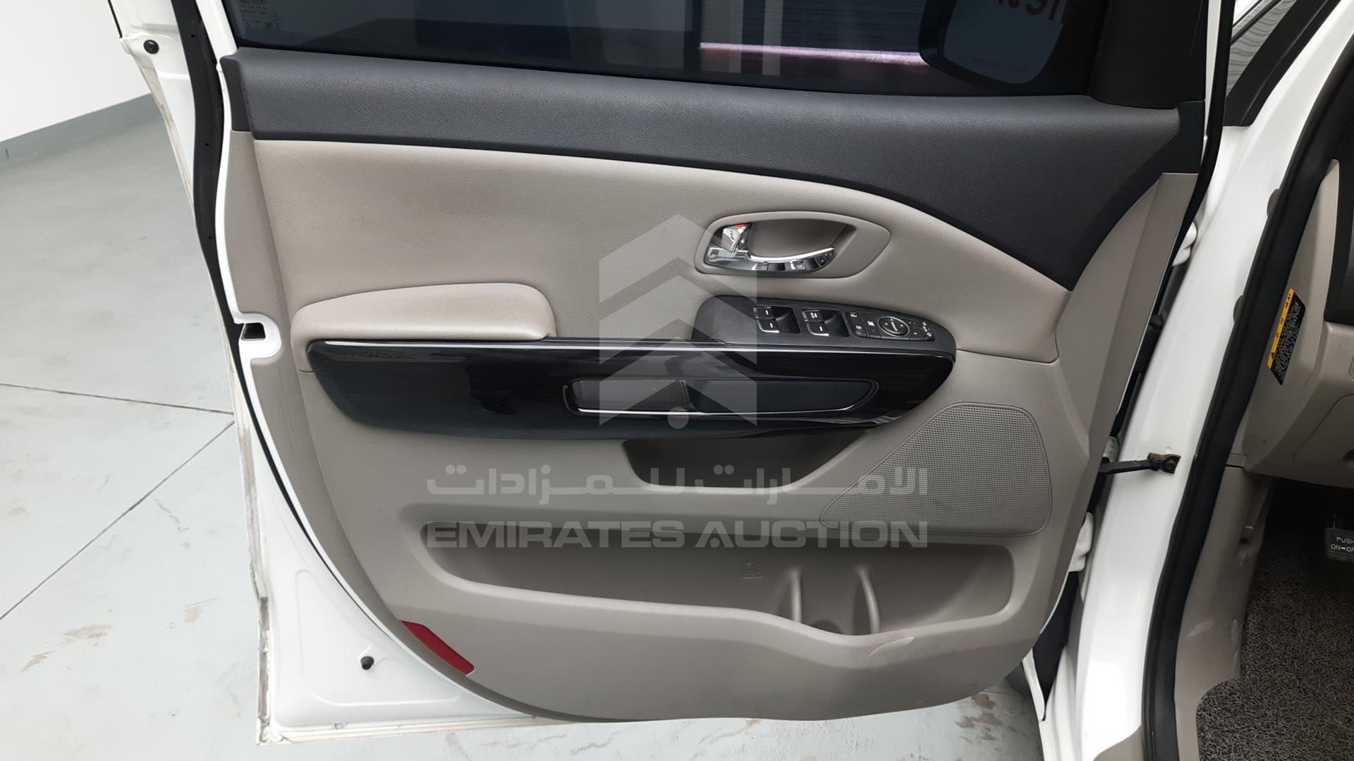 2019 KIA CARNIVAL VIN: KNHMF37ABKS490799