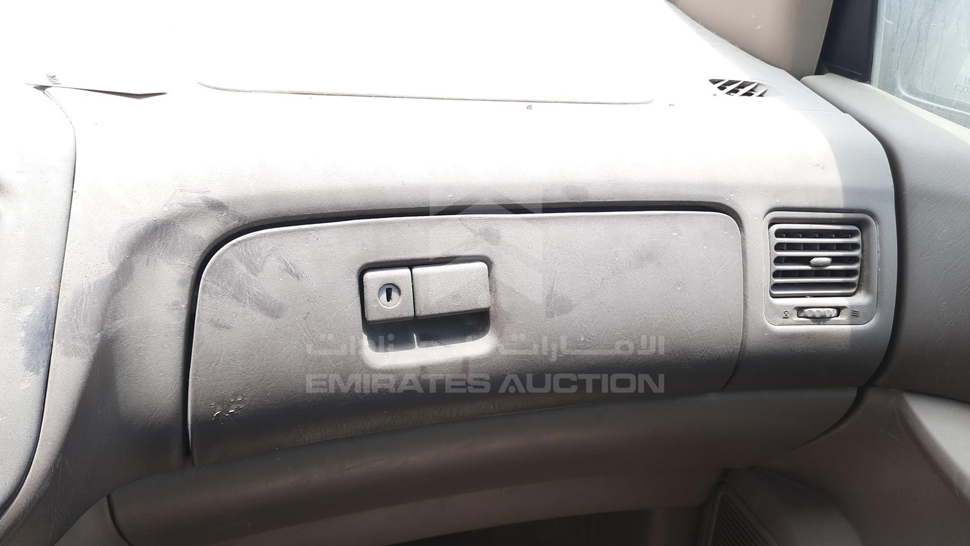 2000 TOYOTA SIENNA VIN: 4T3ZF13C9YU232654