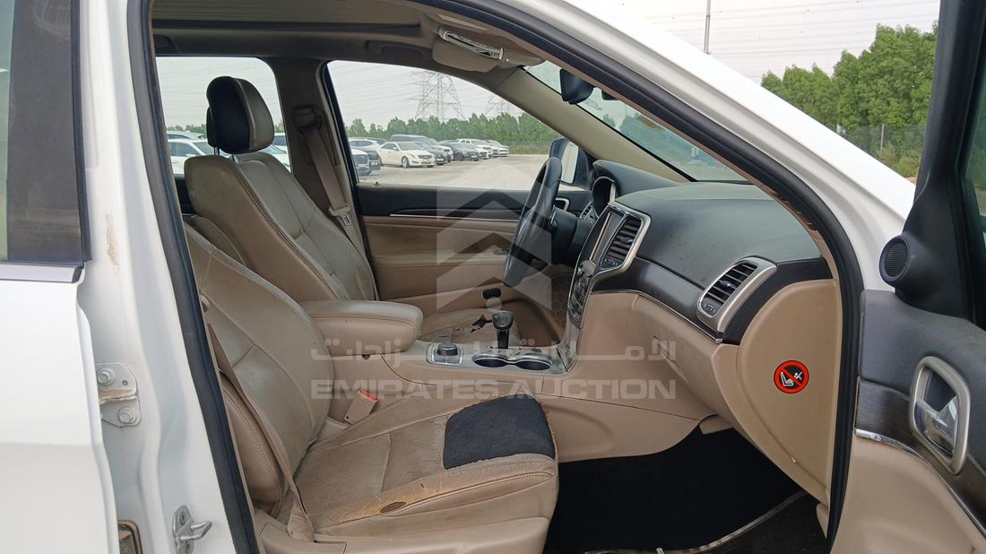 2014 Jeep Grand Cherokee — Front Right Passenger Seat View — Photo 27