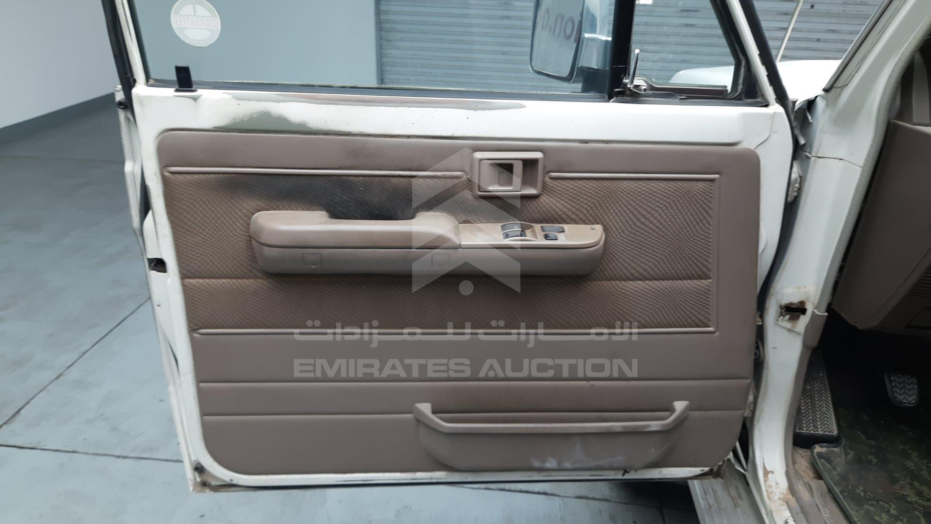 2013 TOYOTA LAND CRUISER VIN: JTFLU73J2D4547985