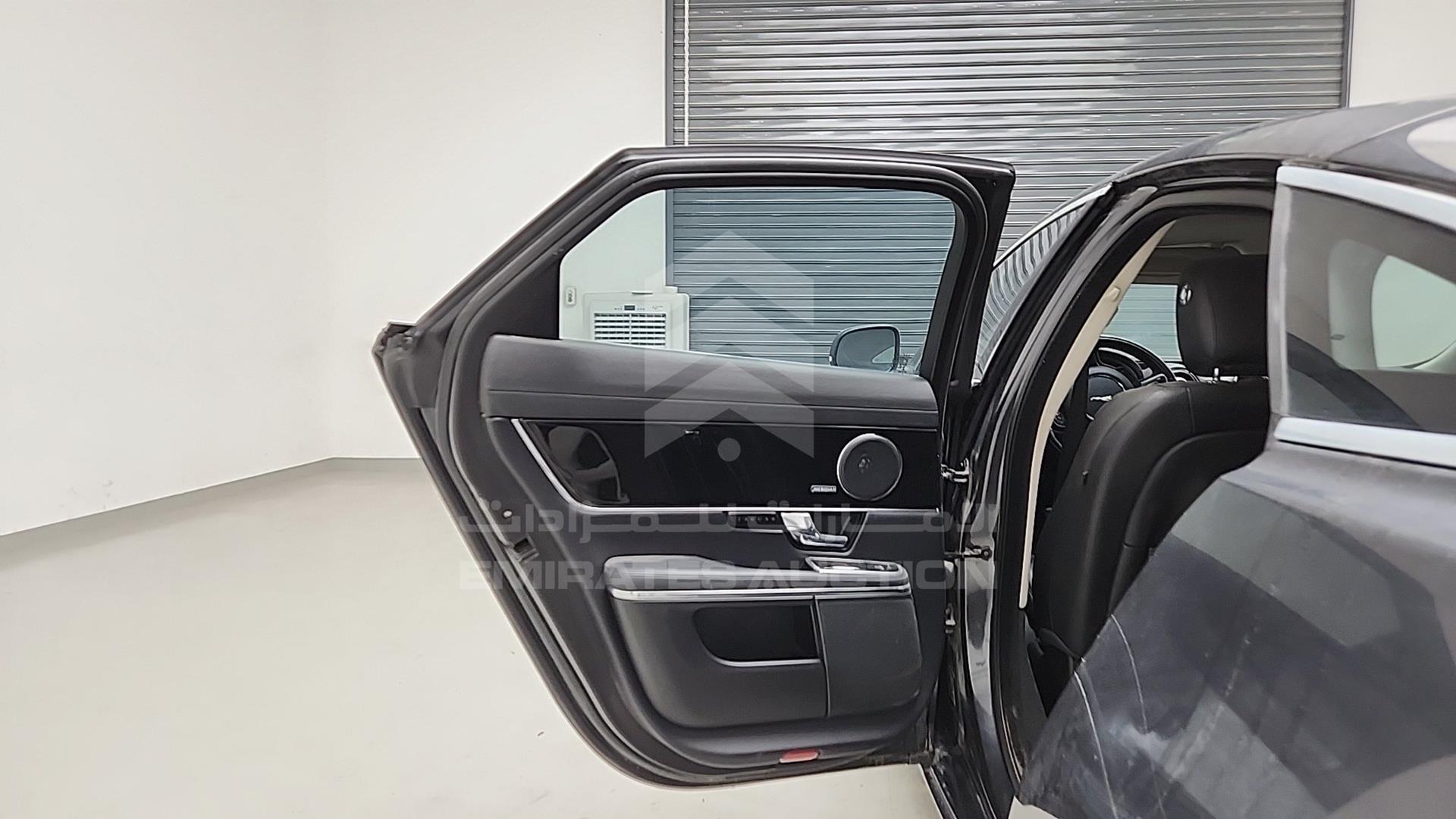2013 JAGUAR X J VIN: SAJWJ1CD6D8V47889