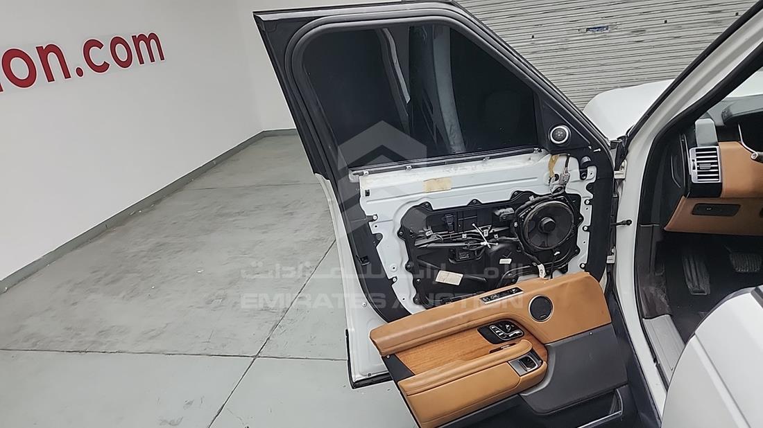 رنج روفر اتش اس إى 2018 — الباب الأمامي الأيسر — صورة 14