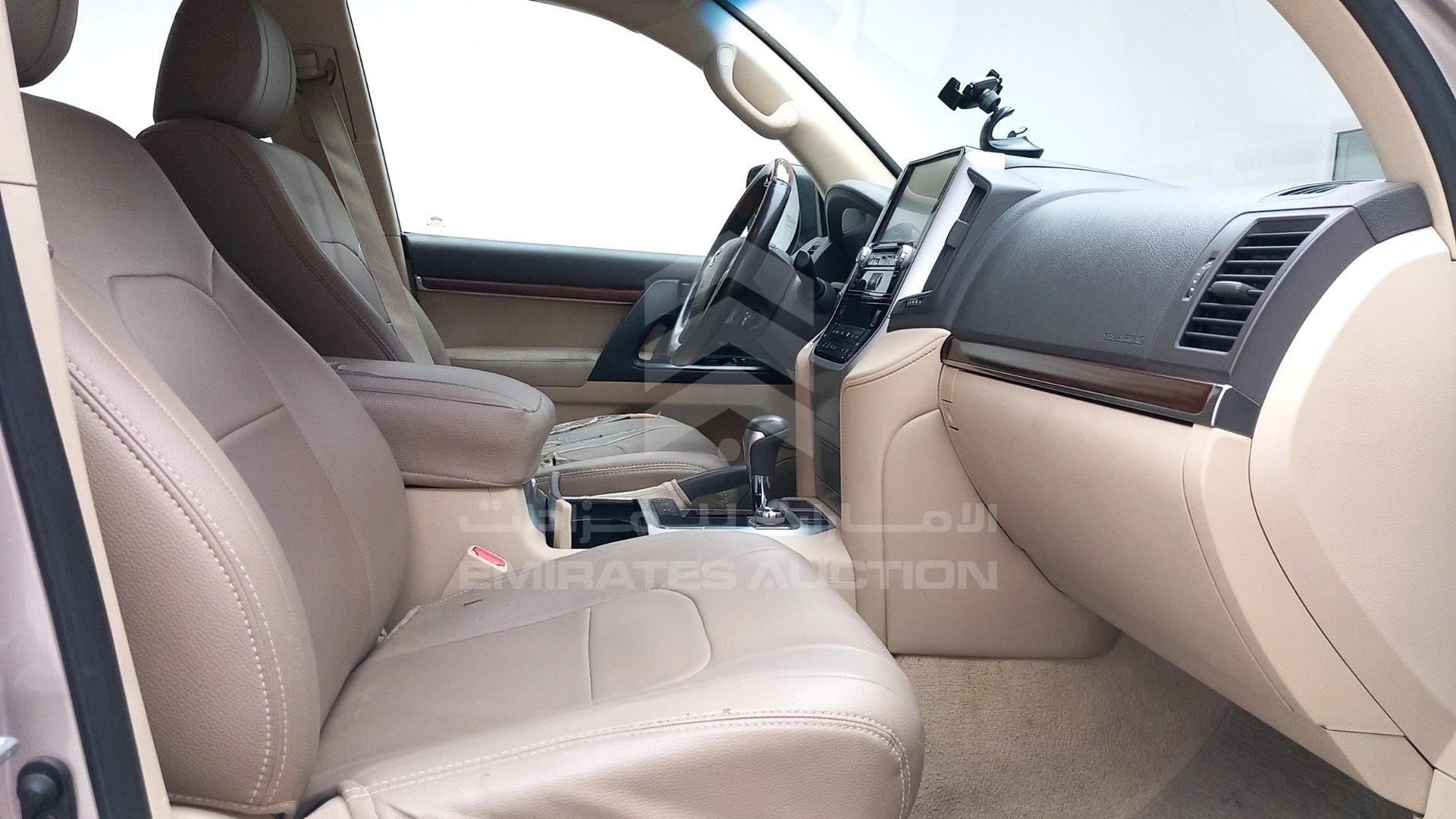 2016 TOYOTA LAND CRUISER VIN: JTMHU01JXG4126352