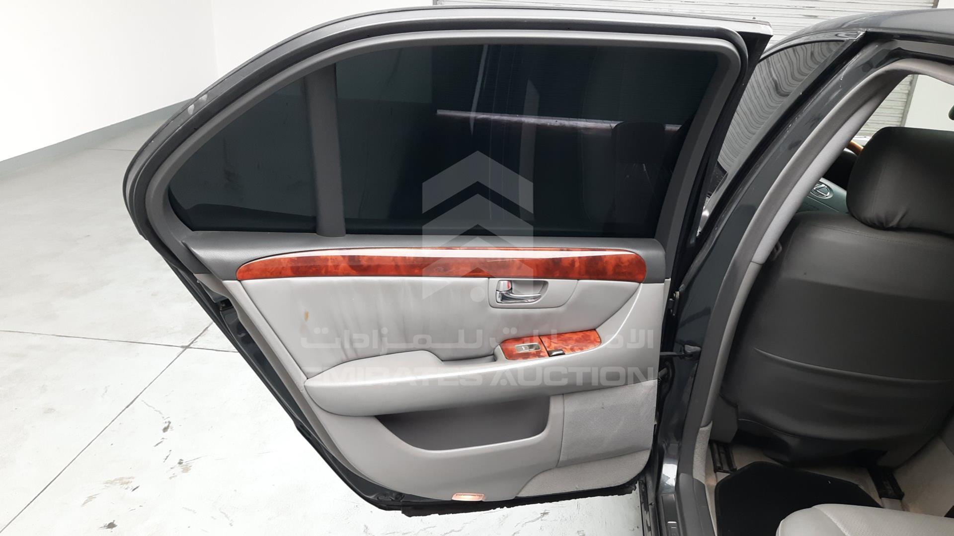 2004 LEXUS LS 430 VIN: JTHBN36F040132008
