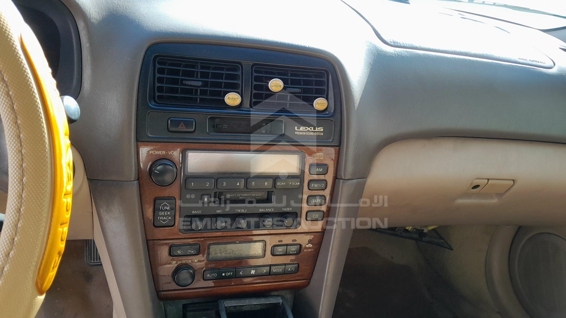 2001 LEXUS ES 300 VIN: JT8BF28G710302406